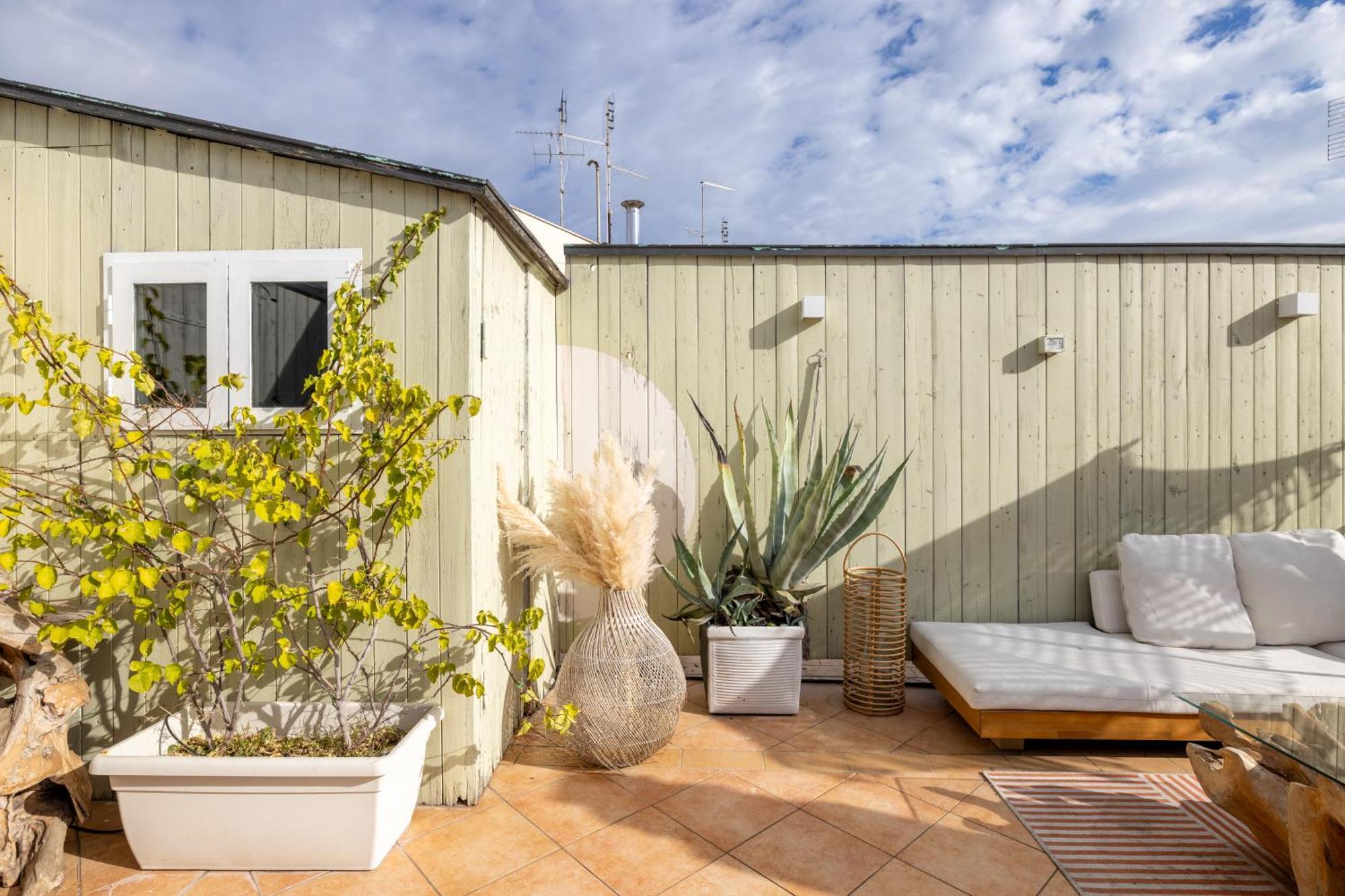 Aria Penthouse & Garden Apartment Rom